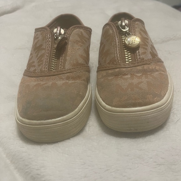 MICHAEL Michael Kors Kids Tan Slip-On Sneakers - Picture 1 of 3